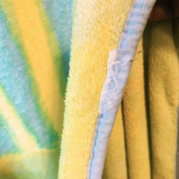 Vintage Winnie The Pooh & Friends Fleece Throw Blanket 50x70 Inches - Picture 3 of 5